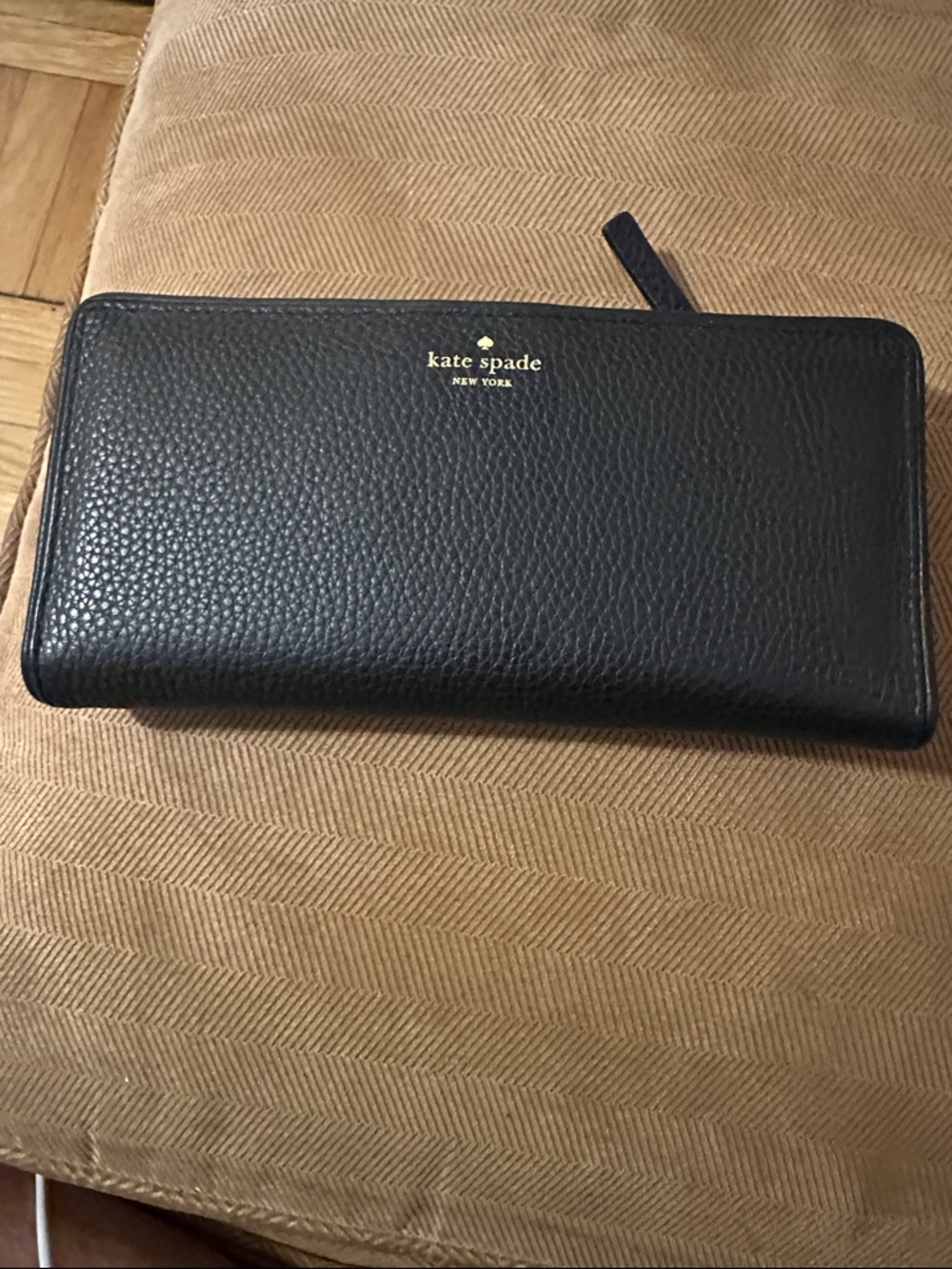 kate spade black pebbled leather zip wallet with gold logo